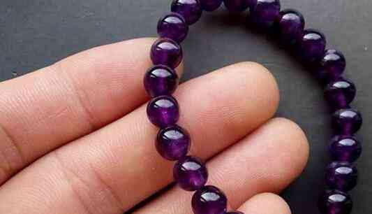 紫水晶戴哪只手(紫水晶戴哪只手比較好女性)