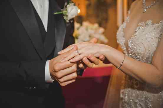 潮宏基和周大福哪個(gè)品牌好(潮宏基和周六福哪個(gè)品牌好)