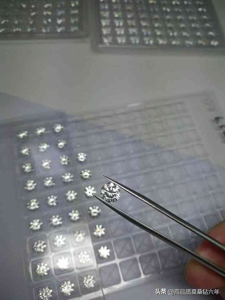 2克拉莫桑鉆市場(chǎng)價(jià)多少錢(兩克拉莫桑鉆值多少錢)