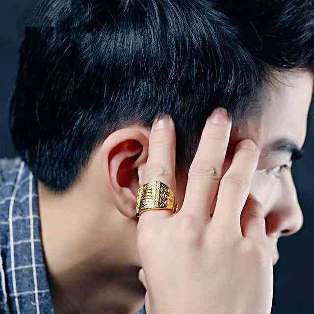 男戒指戴法的含義(男戴戒指的戴法和意義)