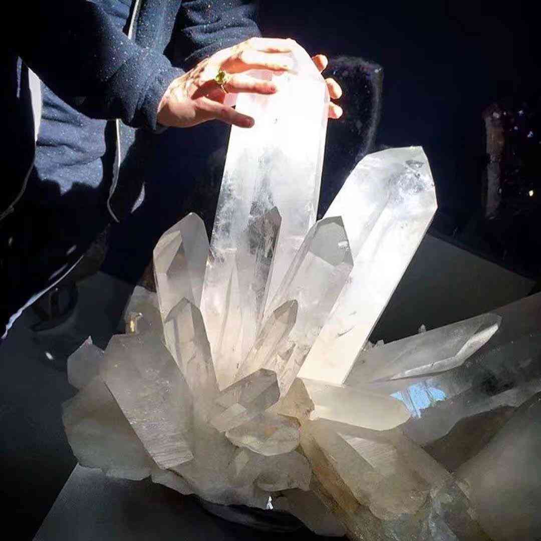 各種水晶的功效與作用(水晶的作用和功效)