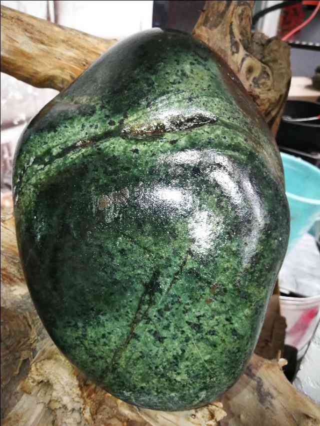 墨玉的功效與作用(墨玉的功效與作用是什么)