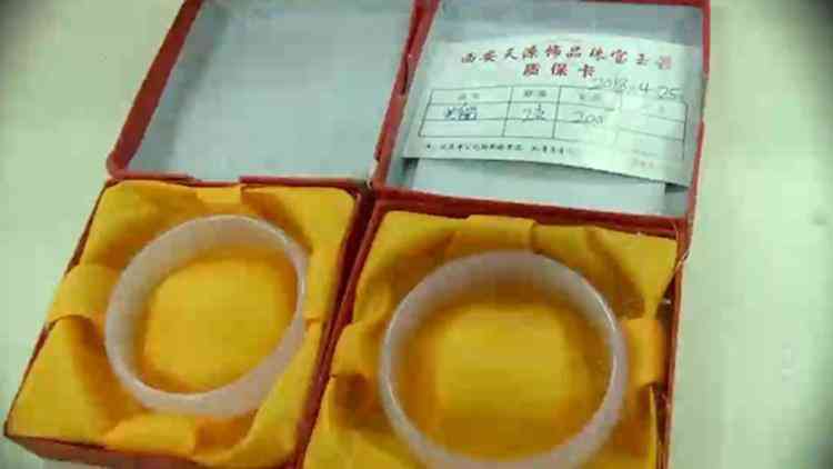 藍田玉手鐲值多少錢(藍田玉手鐲值多少錢一個)