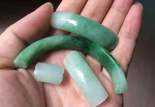 手鐲應該戴在哪只手上(手鐲戴哪個手好)插圖4