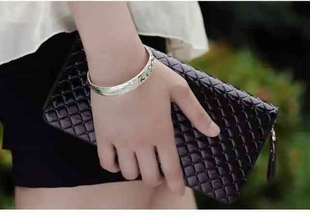 手鐲應該戴在哪只手上(手鐲戴哪個手好)插圖5