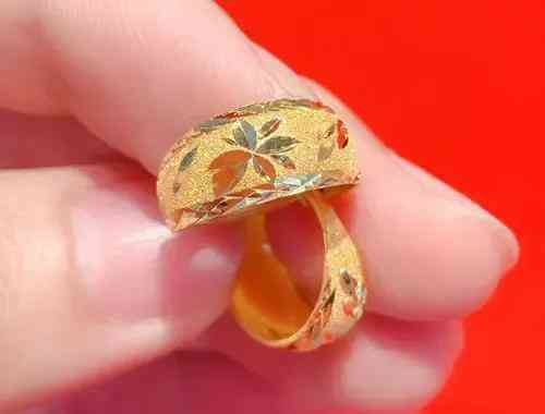 金耳環(huán)一般多少克(金耳環(huán)多少錢一克)插圖2