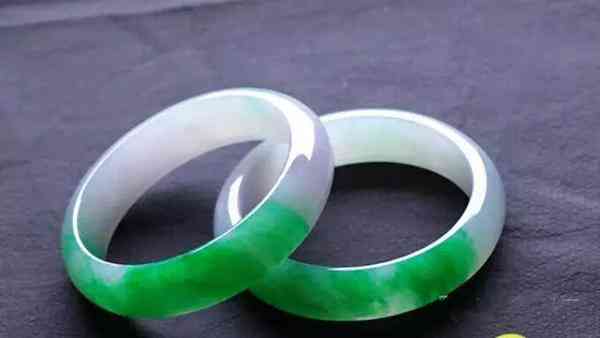 翡翠手鐲a貨價(jià)格(翡翠手鐲a貨價(jià)格5000)插圖3