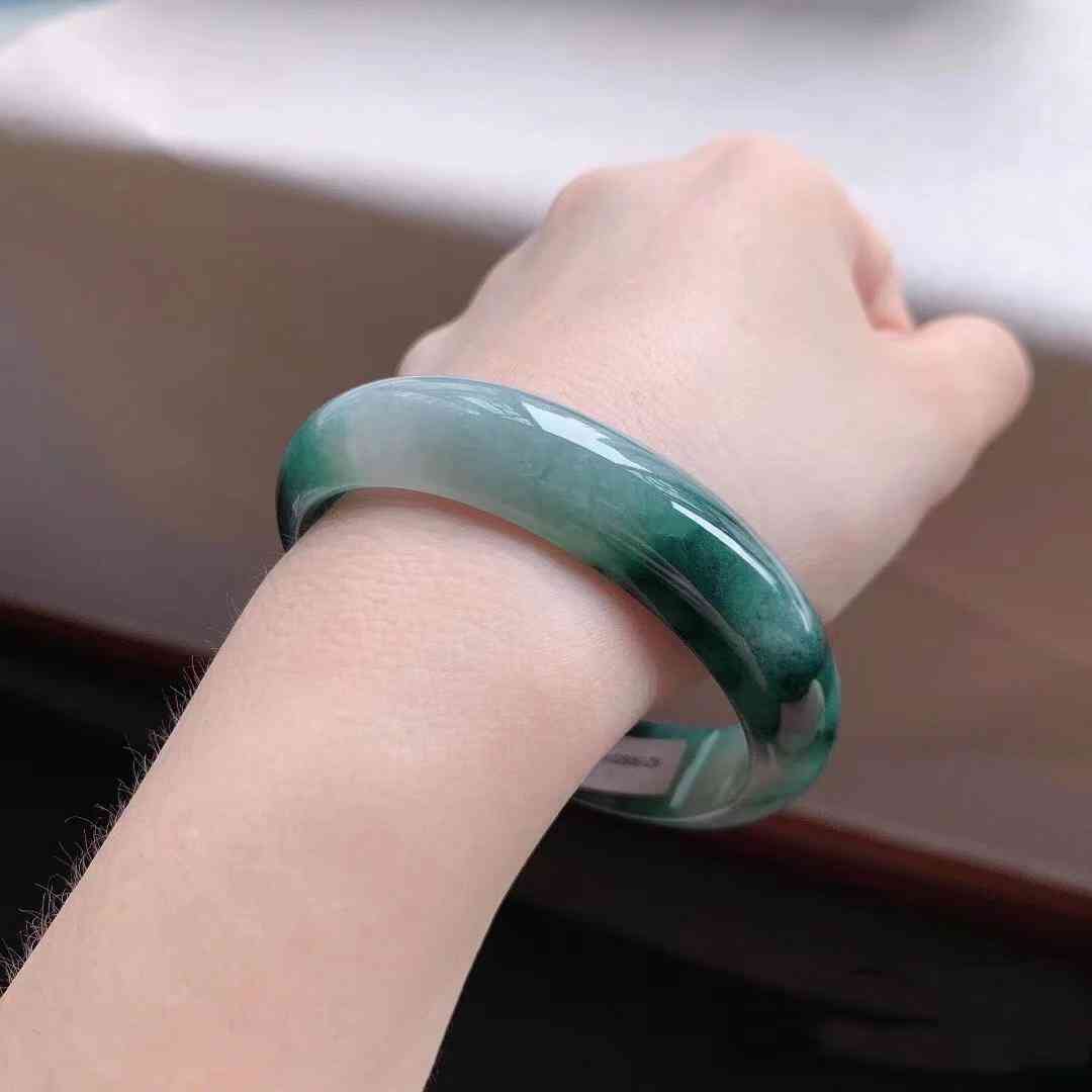 玉和翡翠的區(qū)別價(jià)格(玉和翡翠的區(qū)別價(jià)格一樣嗎)插圖3