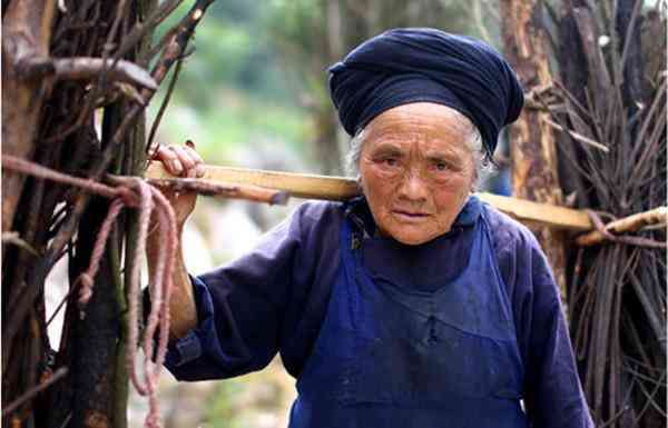 男人戴金戒指旺財(cái)嗎(男人佩戴金戒指會(huì)招財(cái)嗎)