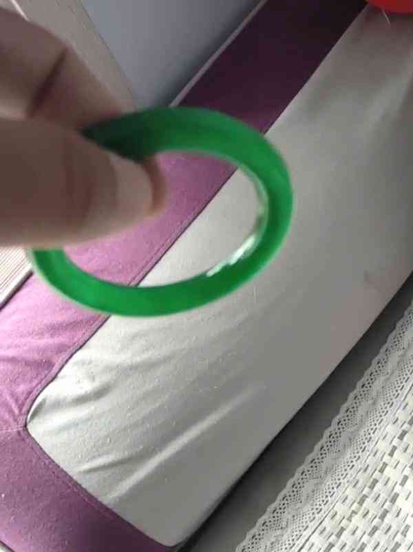 翡翠a貨怎么鑒定真假(翡翠鑒別最簡單方法水泡)插圖2