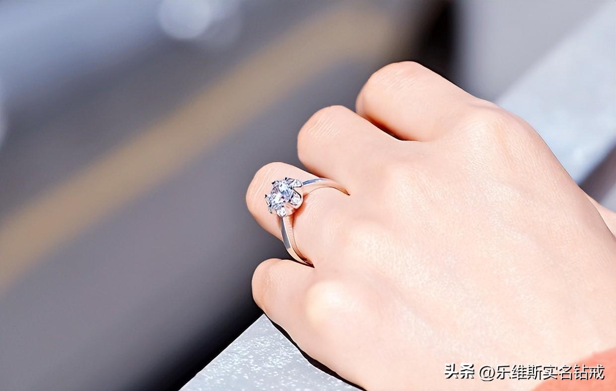 結(jié)婚對戒怎么戴(結(jié)婚對戒一般買多少錢的)插圖1
