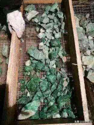 玻璃種翡翠價格表(玻璃種翡翠什么價格)插圖2