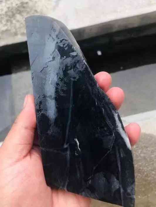 和田墨玉怎么識(shí)別真假(和田墨玉怎么識(shí)別真假圖片)插圖2