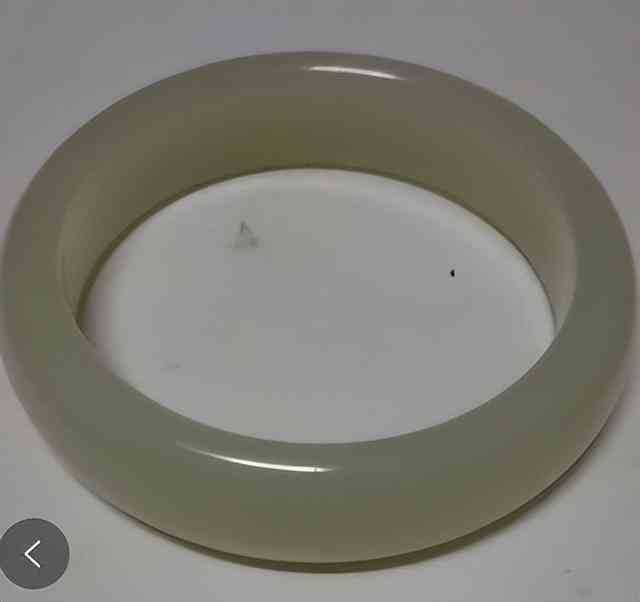 白玉手鐲價位(白玉手鐲為什么便宜)