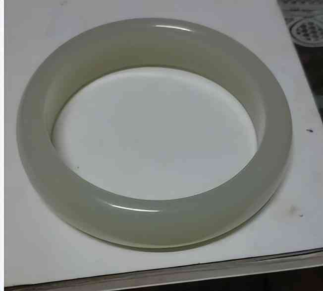 白玉手鐲價位(白玉手鐲為什么便宜)插圖1