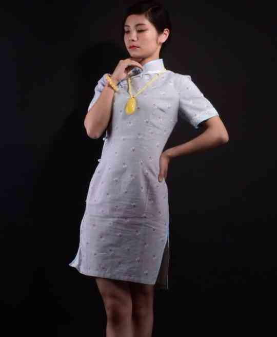 純天然琥珀多少錢一克(天然琥珀值多少錢一克)