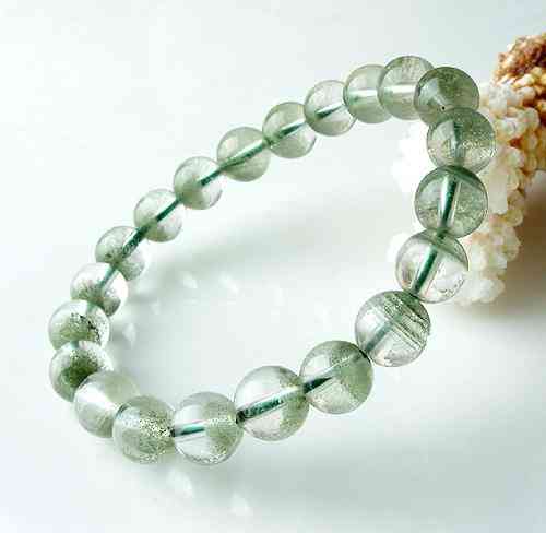 綠幽靈吊墜的功效與作用(綠幽靈吊墜有什么效果)