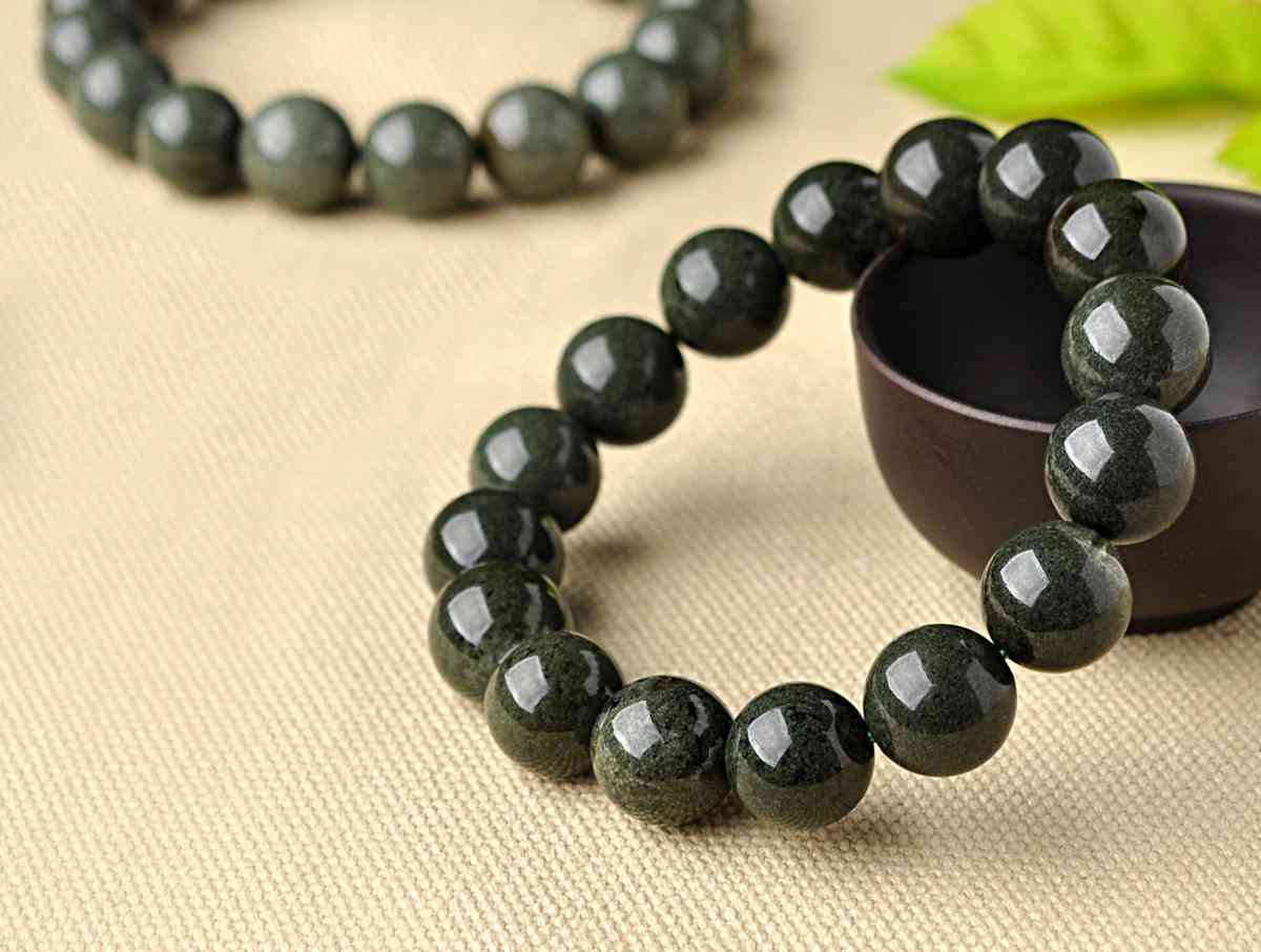 綠幽靈吊墜的功效與作用(綠幽靈吊墜有什么效果)插圖5