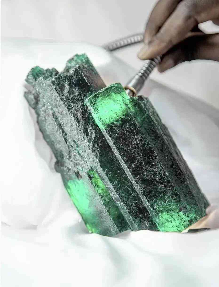 祖母綠戒指一般多少錢(qián)(祖母綠戒指一般多少錢(qián)一對(duì))插圖6