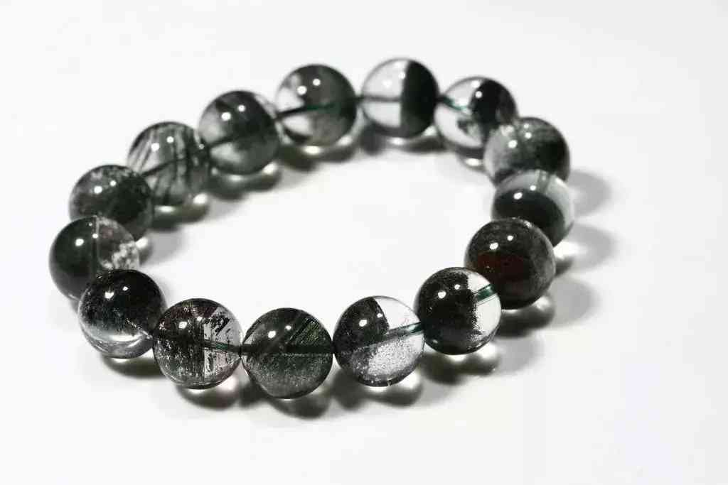 佩戴綠幽靈真的招財了(佩戴綠幽靈有什么講究)