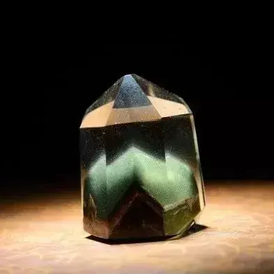 佩戴綠幽靈真的招財了(佩戴綠幽靈有什么講究)插圖1