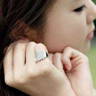 尾戒的含義與戴法(尾戒戴在左手右手上的意義)