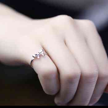 尾戒的含義與戴法(尾戒戴在左手右手上的意義)插圖2