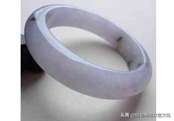 翡翠手鐲有裂紋怎么辦(有裂紋的翡翠手鐲能戴嗎)插圖2