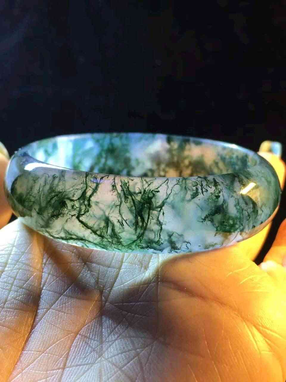 水草瑪瑙手鐲價(jià)格(水草瑪瑙手鐲價(jià)格大概多少錢)