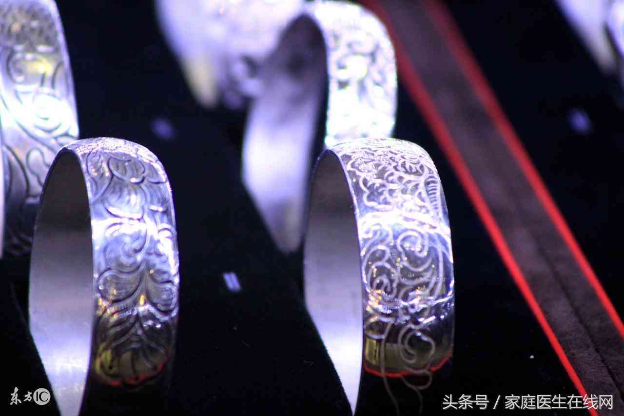 銀項(xiàng)鏈變黑是身體不好嗎(銀項(xiàng)鏈發(fā)黑說明身體不好嗎)