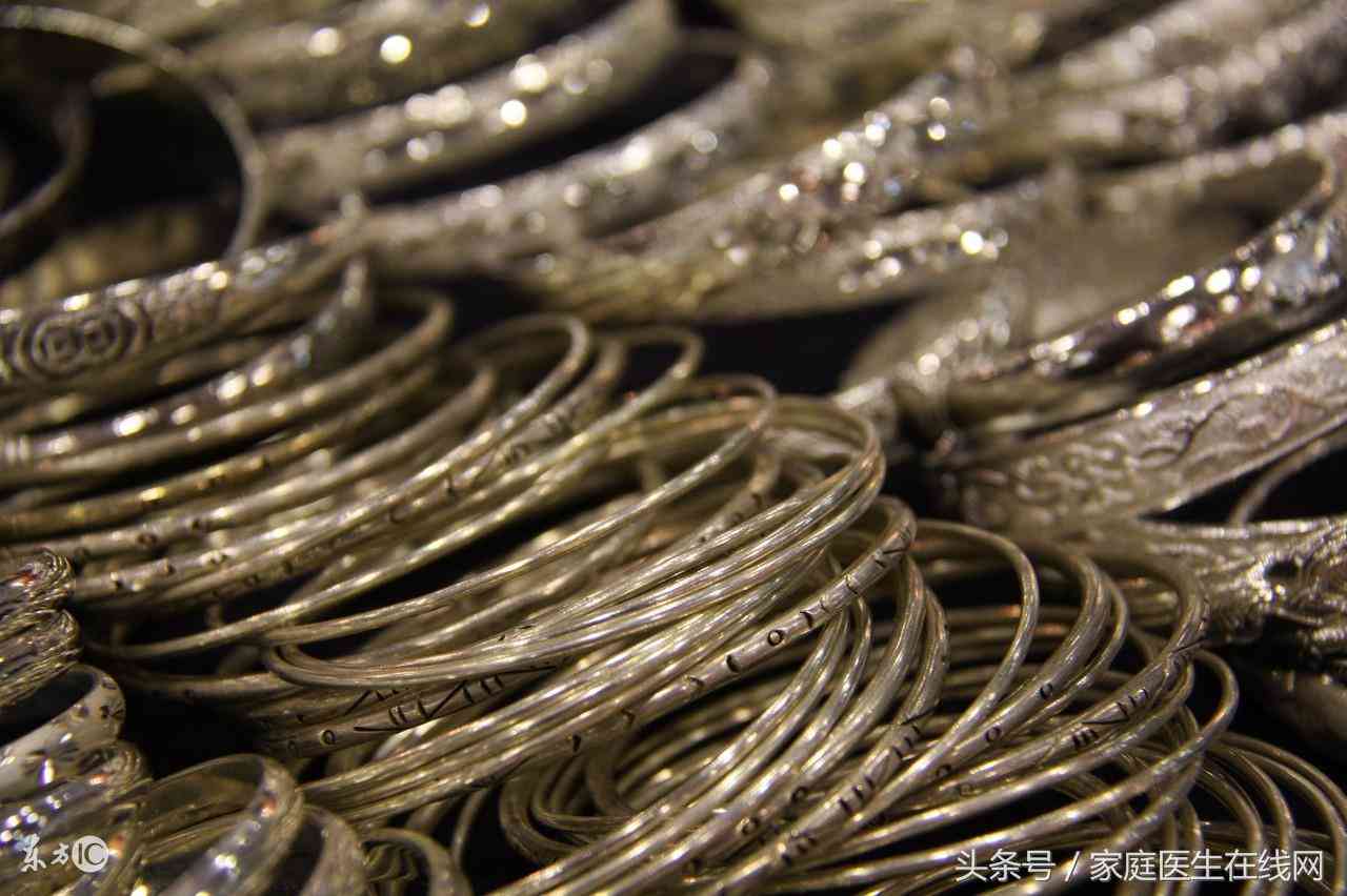 銀項(xiàng)鏈變黑是身體不好嗎(銀項(xiàng)鏈發(fā)黑說明身體不好嗎)插圖1
