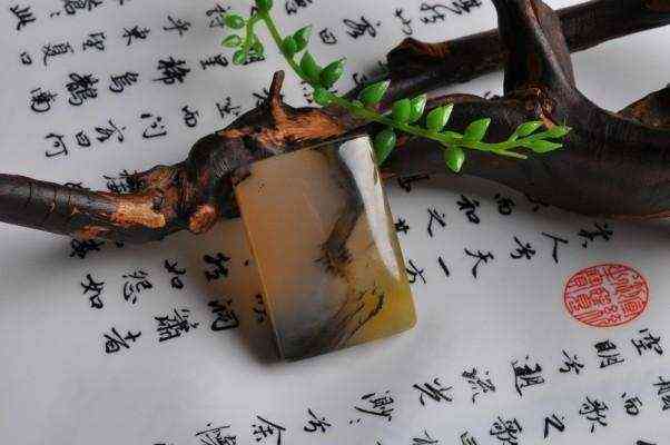 黃龍玉怎么鑒定真假(云南黃龍玉一般多少錢)插圖1