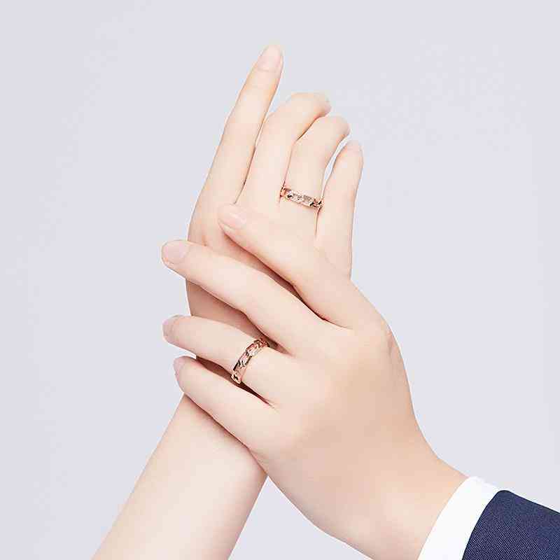 右手戒指女代表什么意思(右手戒指的戴法和意義女生)插圖1