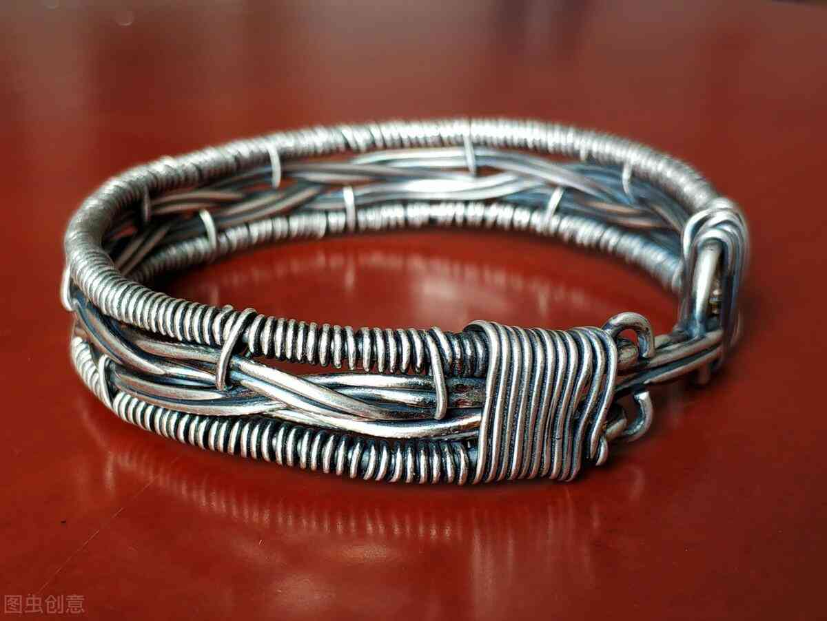 銀手鐲戴左手好還是右手好(銀手鐲戴左手好還是右手好風水)插圖4