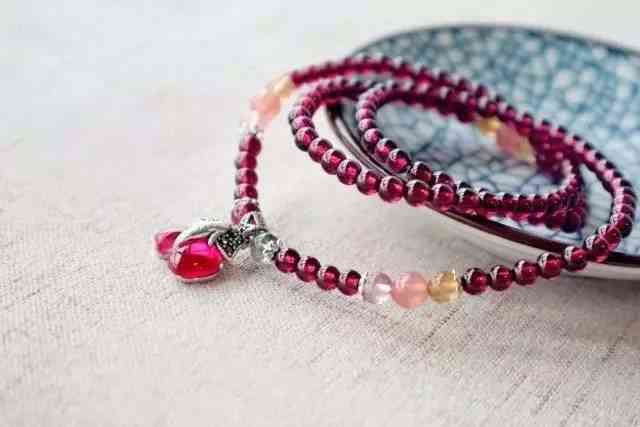 女人長期戴石榴石的好處(女人戴石榴有什么好處)