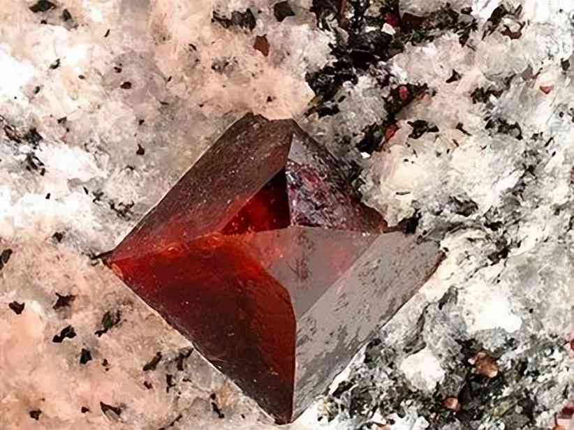 鋯石哪個顏色貴(鋯石哪個顏色貴一點)插圖3