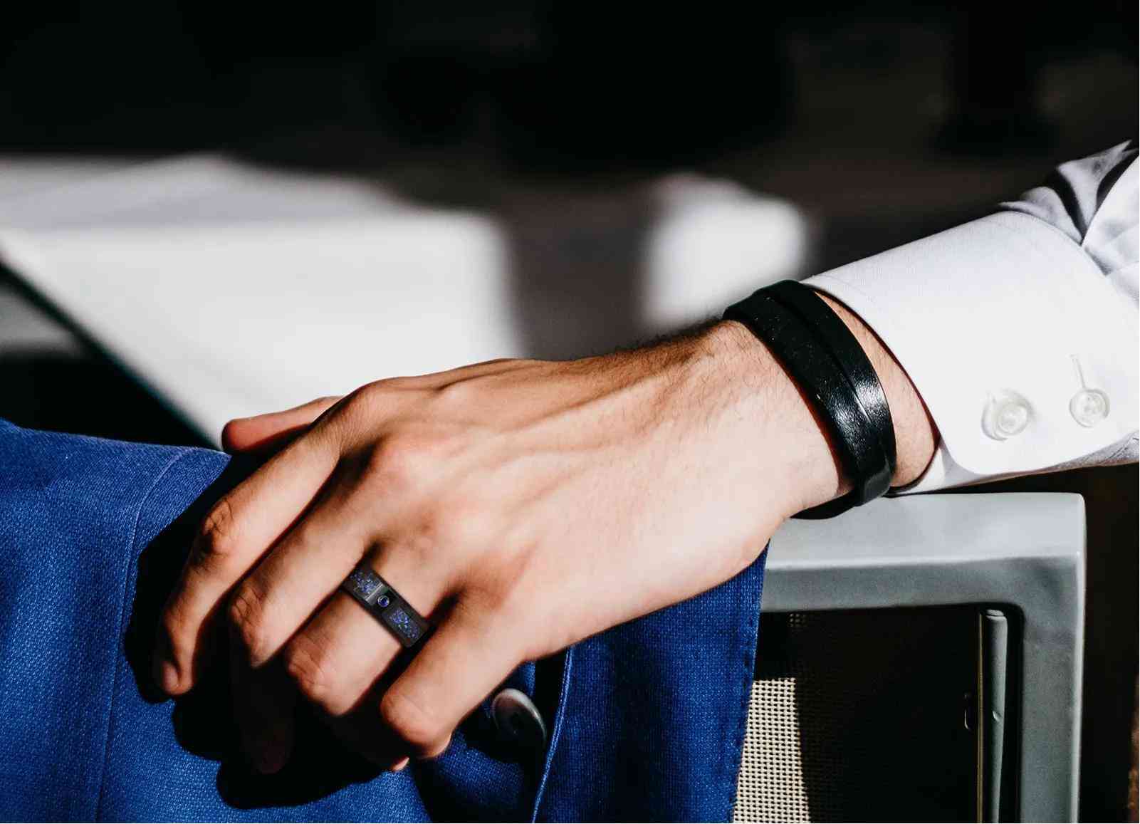 現(xiàn)在最流行的男士戒指什么款(現(xiàn)在最流行的男士戒指什么款圖片)插圖1