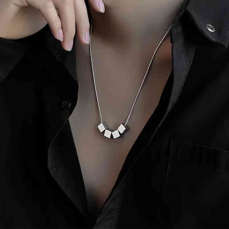 適合男生戴的項(xiàng)鏈(男士項(xiàng)鏈品牌排行榜)