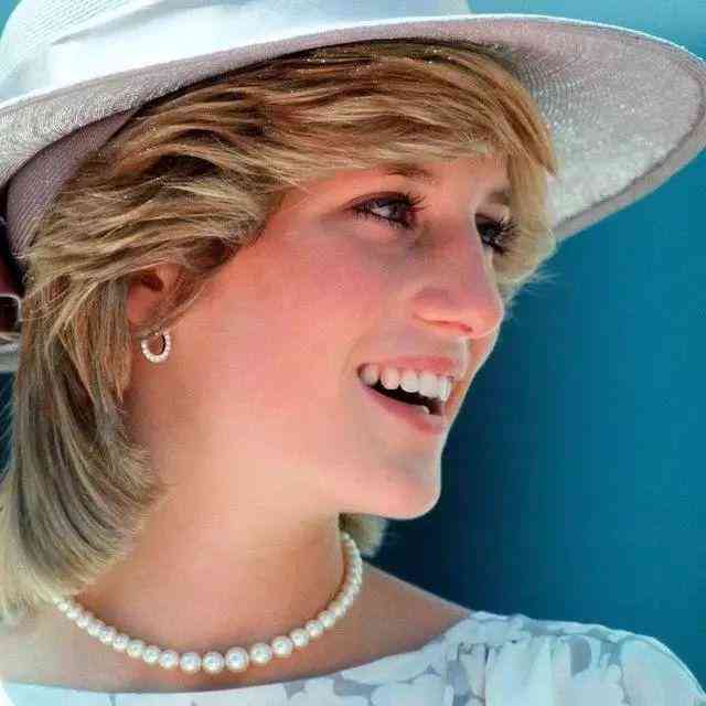 淡水珍珠不值錢嗎(戴海水珍珠好還是淡水珍珠好)