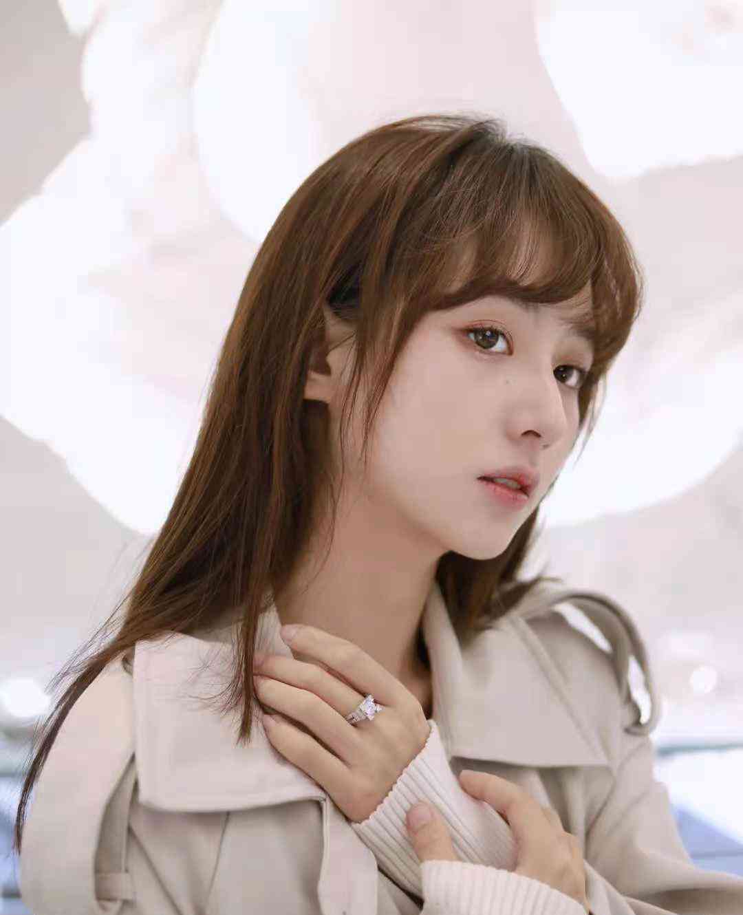 女士婚戒的正確戴法(女士婚戒應(yīng)該戴在哪個手上)插圖1