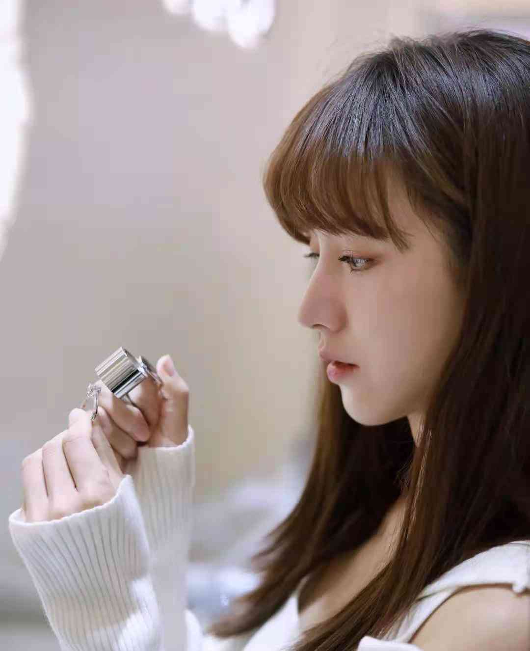 女士婚戒的正確戴法(女士婚戒應(yīng)該戴在哪個手上)插圖2