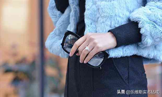 結(jié)婚戒指戴哪個(gè)手指啊(結(jié)婚戒指戴哪個(gè)手指比較好)插圖3