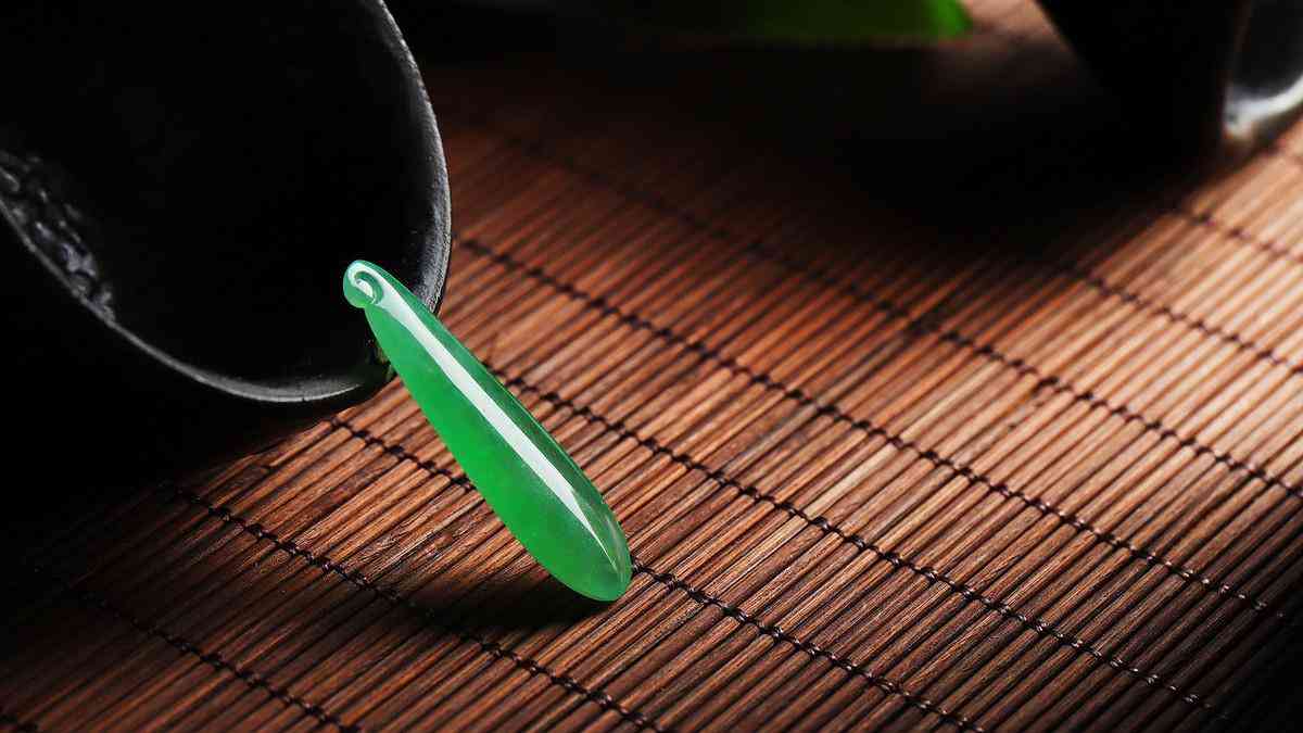 便宜的玉也能養(yǎng)人嗎(玉和翡翠有什么區(qū)別)插圖1