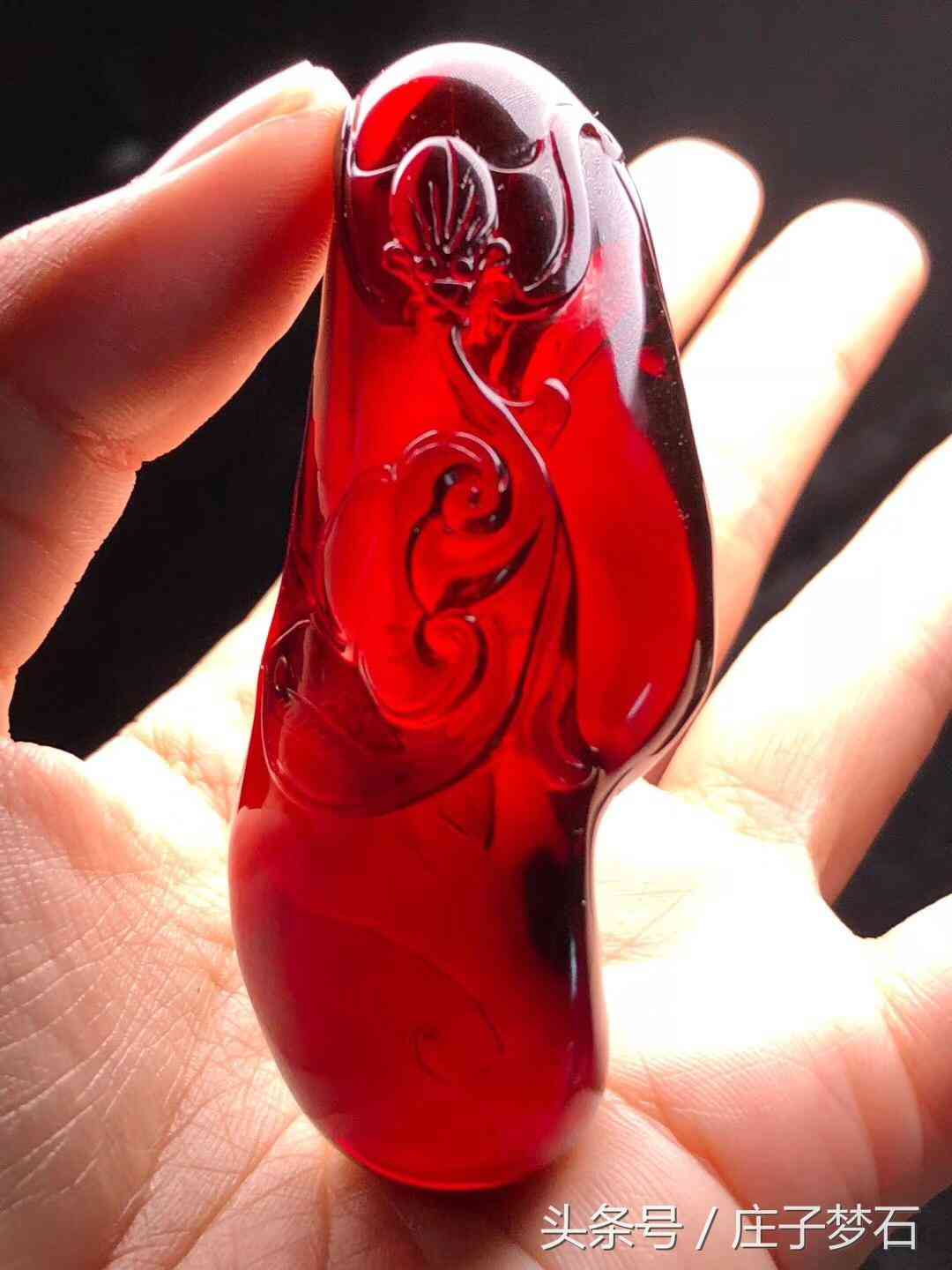 天然琥珀吊墜(天然琥珀吊墜圖片)