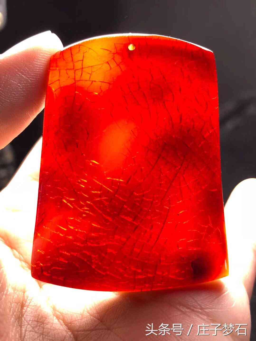 天然琥珀吊墜(天然琥珀吊墜圖片)插圖2