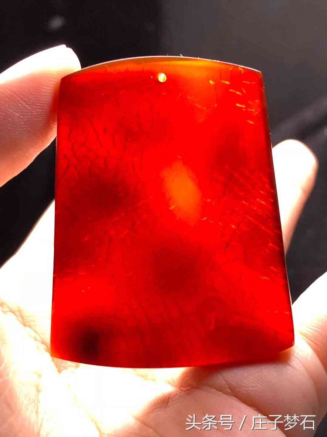 天然琥珀吊墜(天然琥珀吊墜圖片)插圖3