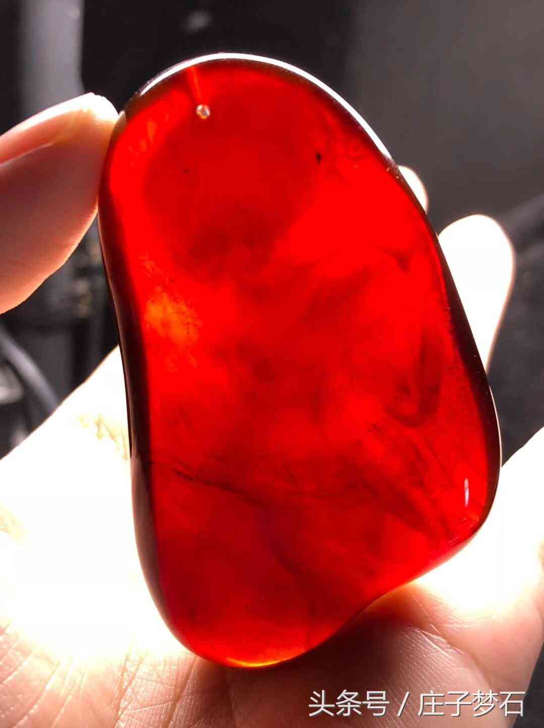 天然琥珀吊墜(天然琥珀吊墜圖片)插圖5