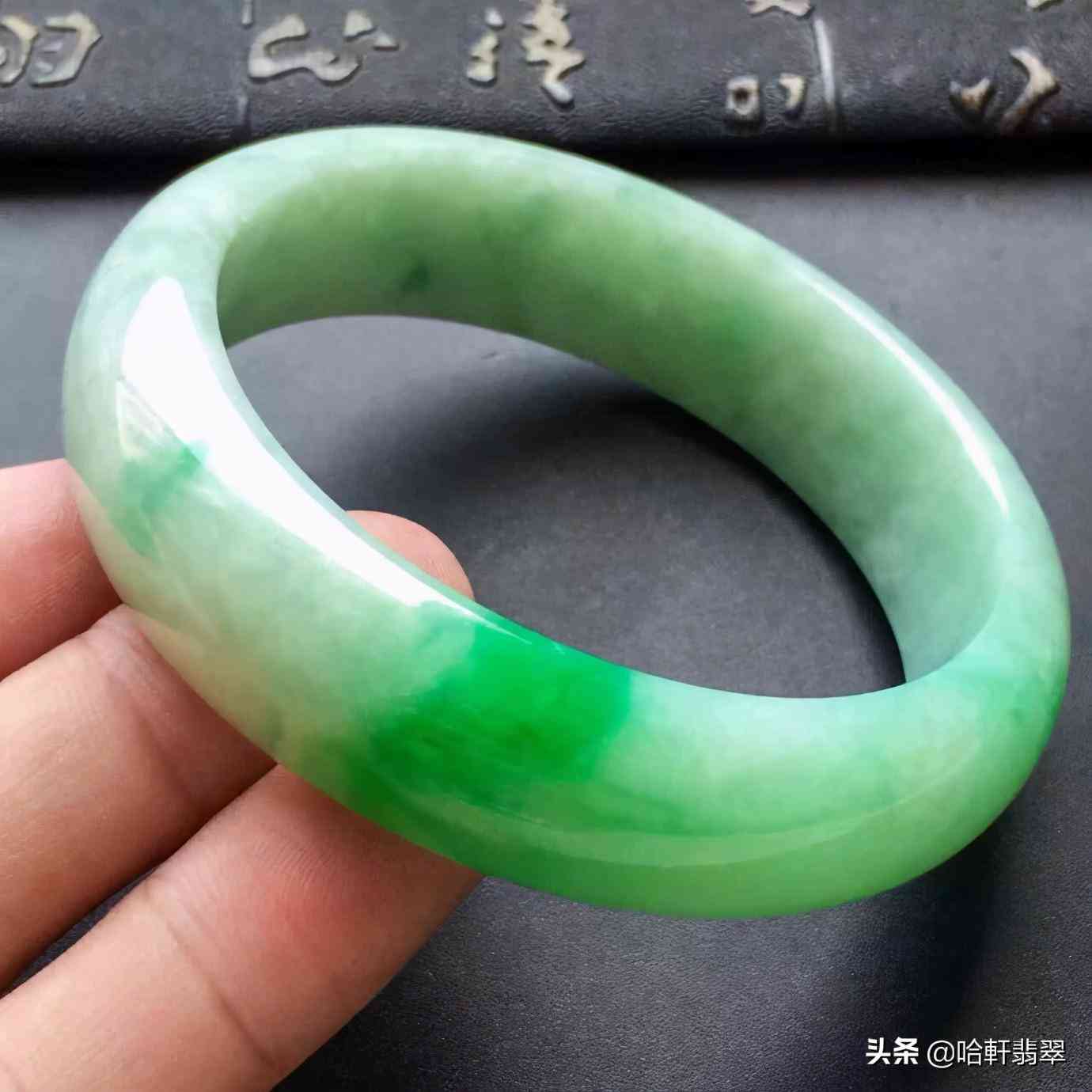 翡翠怎么鑒定真假識別(翡翠怎么鑒定真假識別方法)插圖4