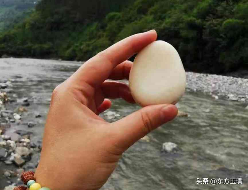 河邊撿玉石的鑒別方法(在河里撿玉石咋樣分辨)插圖3