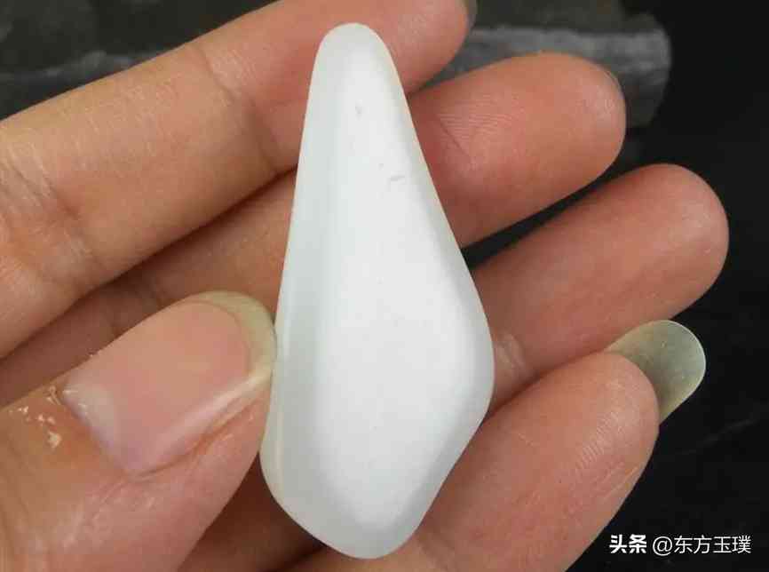 河邊撿玉石的鑒別方法(在河里撿玉石咋樣分辨)插圖4